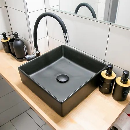 Mikel Angelo Hall דירה