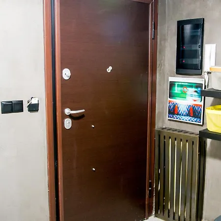 Mikel Angelo Hall * סרס