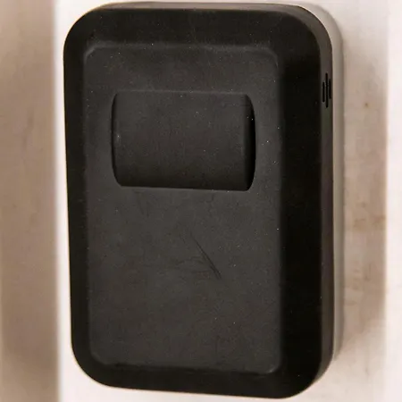 Mikel Angelo Hall Daire *