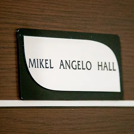 דירה Mikel Angelo Hall סרס