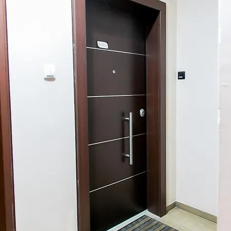 Mikel Angelo Hall Appartement Serres