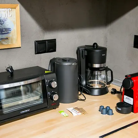 Daire Mikel Angelo Hall