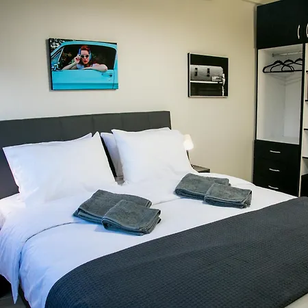 Daire Mikel Angelo Hall *