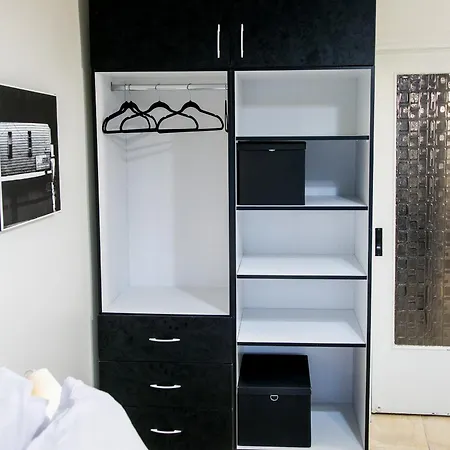 Mikel Angelo Hall Serez