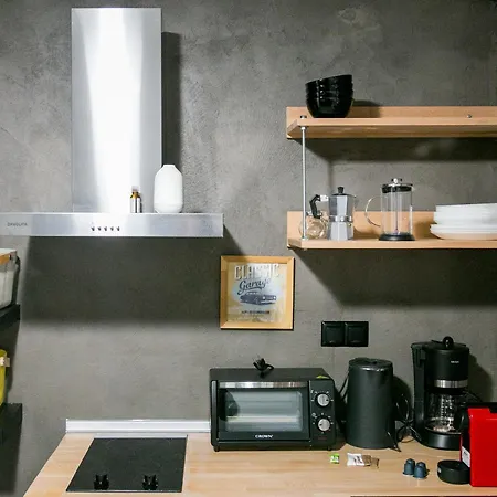 Daire Mikel Angelo Hall