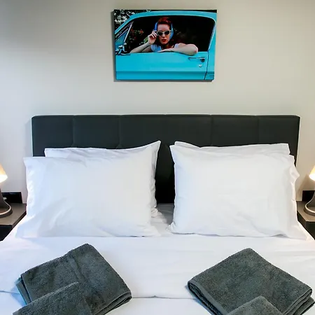 דירה Mikel Angelo Hall