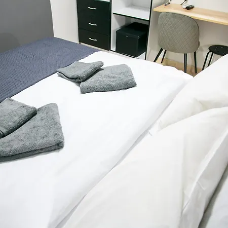 Mikel Angelo Hall סרס