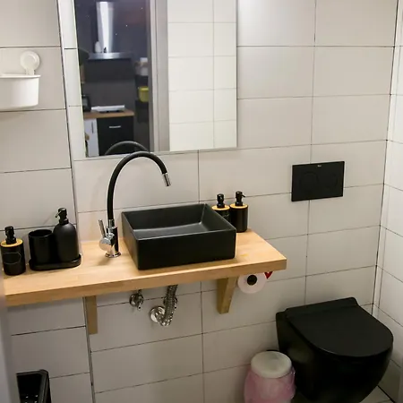 Mikel Angelo Hall * Serez