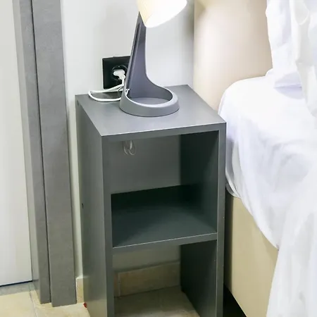 Mikel Angelo Hall Daire