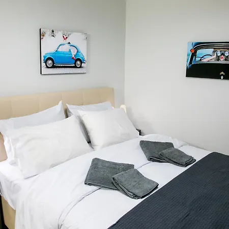 Daire Mikel Angelo Hall Serez