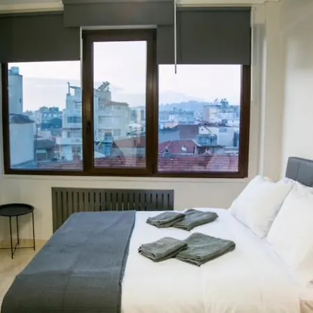 Mikel Angelo Hall סרס