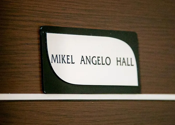 アパート Mikel Angelo Hall セレス
