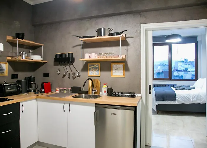 Mikel Angelo Hall *
