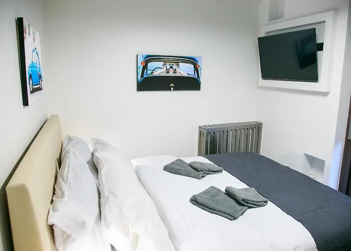 Mikel Angelo Hall * Serres