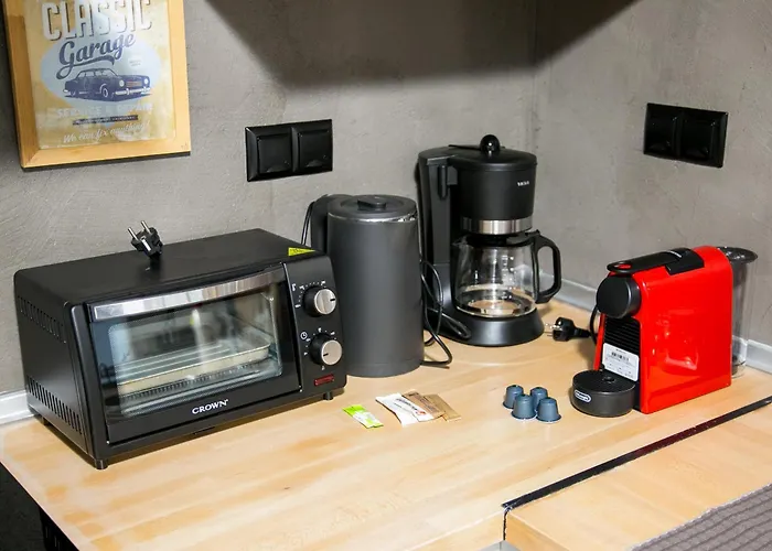 Mikel Angelo Hall * Serres