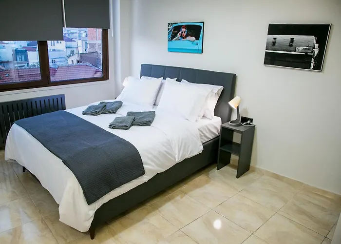 Mikel Angelo Hall * Serres