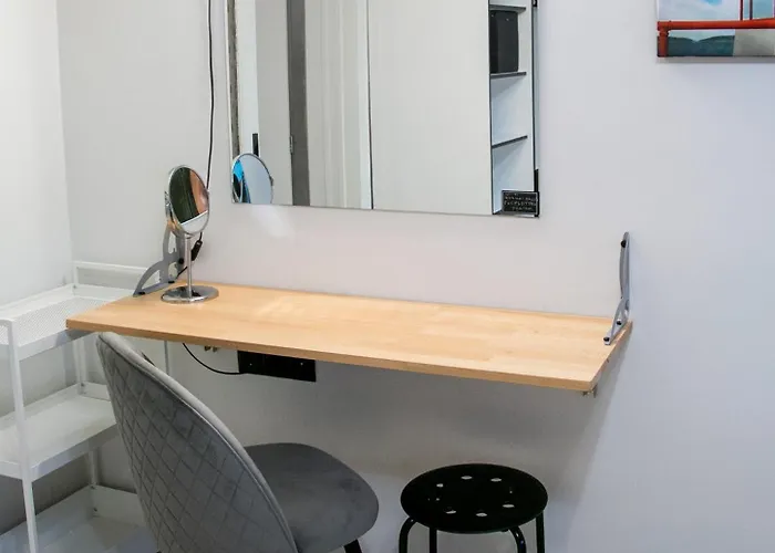 Mikel Angelo Hall Serres