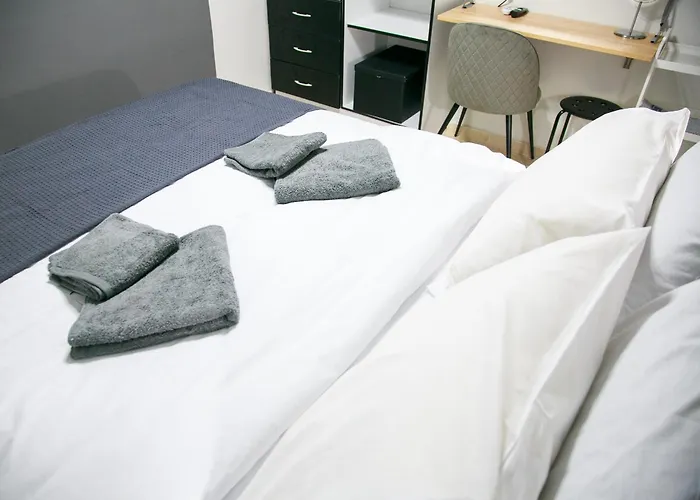 Mikel Angelo Hall Serres