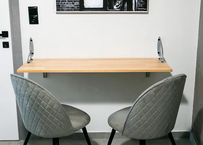 Mikel Angelo Hall * Serres